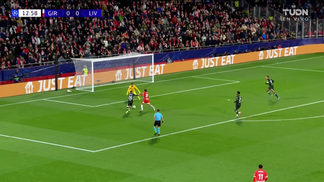 ¡TIRO ATAJADO! disparo por Bryan Gil.