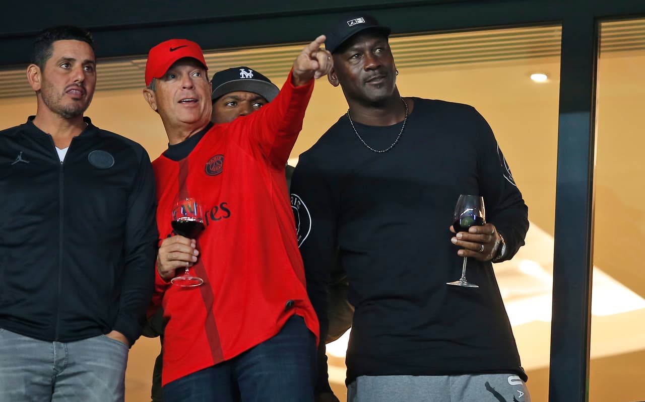 Jordan ya celebraba con vino la buena actuación de París Saint-Germain, líder irrefutable de la Liga de Francia.