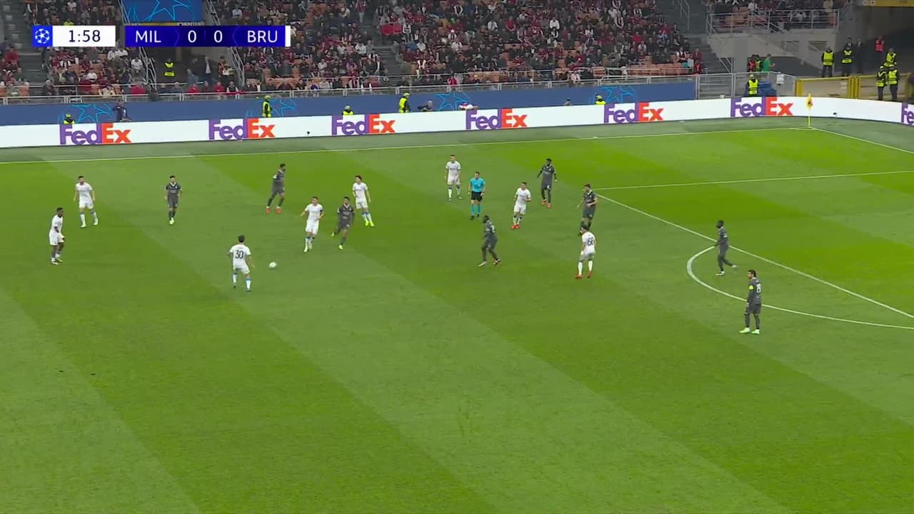 ¡TIRO ATAJADO! disparo por Christos Tzolis.