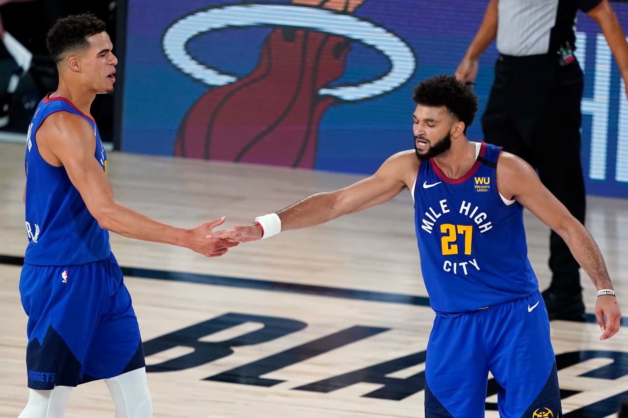 Los Clippers ganaron dos de los tres partidos de fase regular en 132-103 y 124-111. Los Nuggets ganaron el primero de la campaña 114-104.