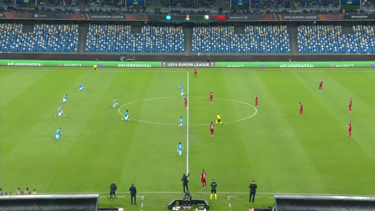 Arranca el partido y la pelota está en juego.