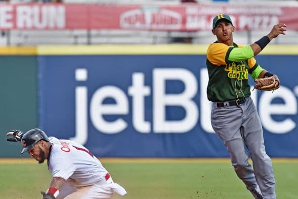 La plantilla dominicana, sin embargo, volvió a tronar sus bates cuando después de dos 'outs', Audy Ciriaco pegó sencillo y acto seguido anotó gracias a un largo doble de García para el 6-1.