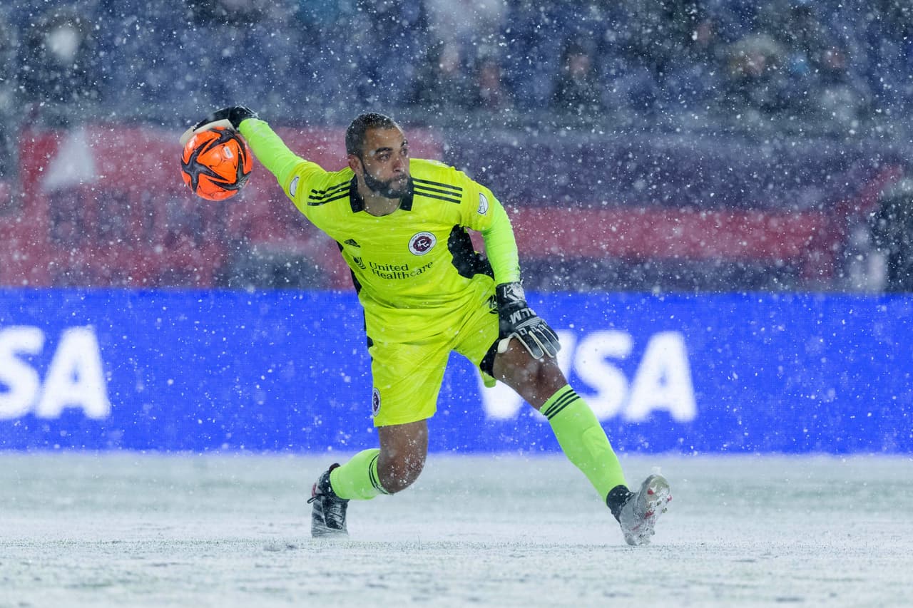 La nieve y el viento complicaron mucho las cosas a ambos equipos.
<br>