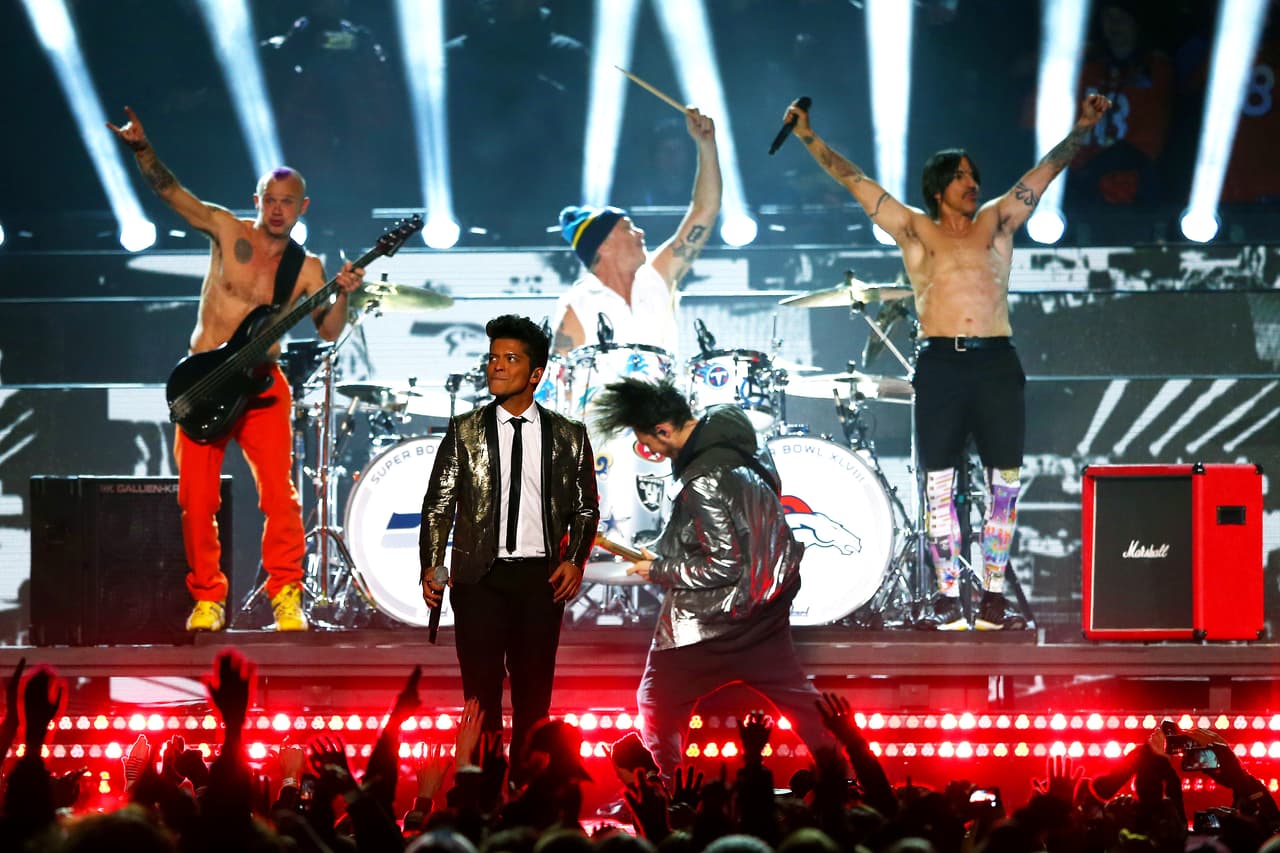 La energía en tarima en 2014 estuvo a cargo de un sobresaliente Bruno Mars ylos brillantes Red Hot Chili Peppers.