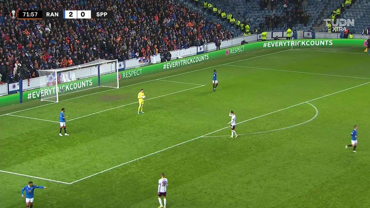 ¡TIRO ATAJADO! disparo por Adam Karabec.