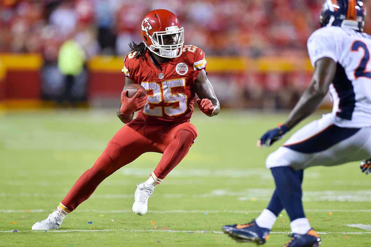 KANSAS CITY, MO - SEPTEMBER 17: Jamaal Charles #25 of the Kansas City Chiefs runs with the ball against the Denver Broncos during the game at Arrowhead Stadium on September 17, 2015 in Kansas City, Missouri. (Photo by Peter Aiken/Getty Images)