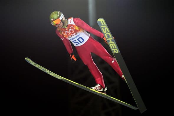 Stoch, actual líder de la Copa del Mundo, se impuso tras volar 105,5 metros en su primer salto y 103,5 en el segundo.