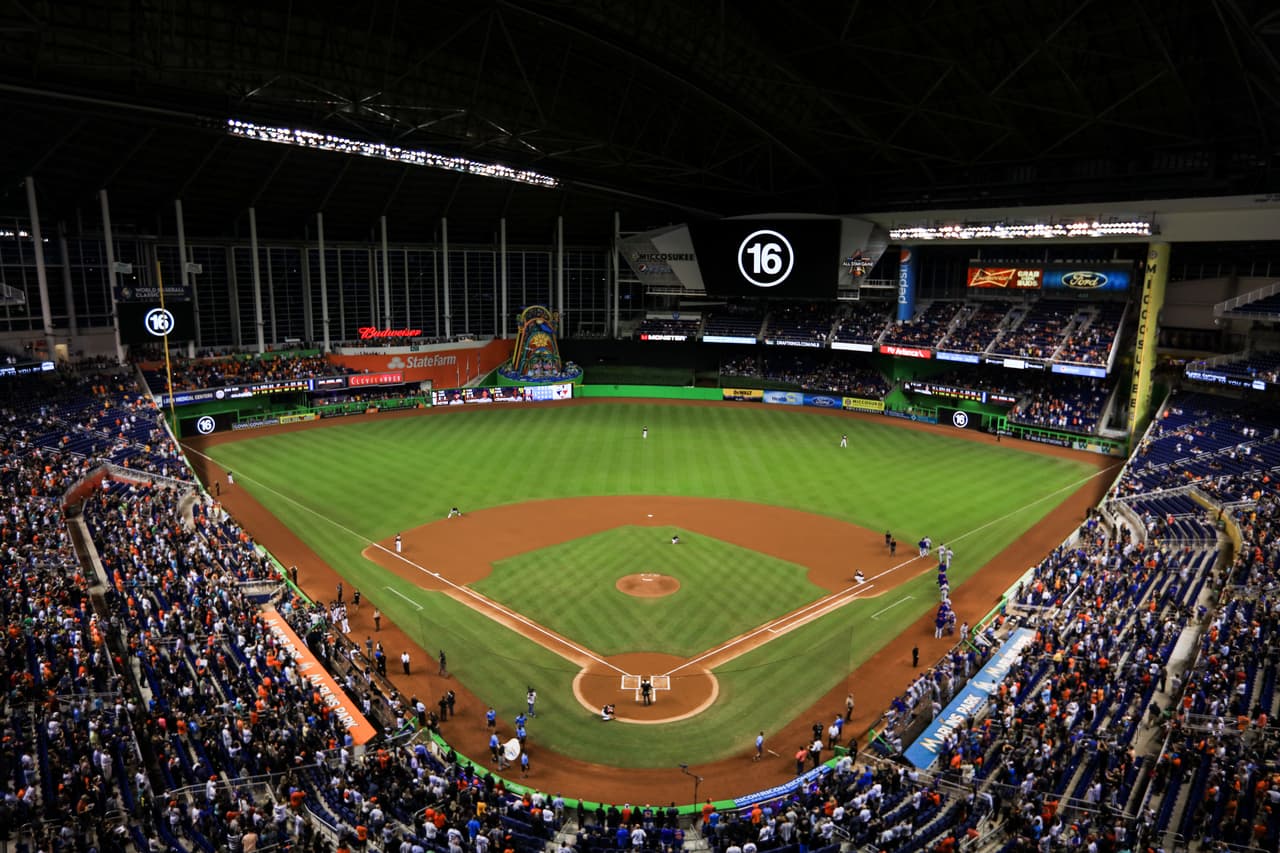 Ante un Marlins Park a su máxima capacidad, se diaputó el juego entre Miami y NY Mets, en el cual los locales querían despedir a José Fernández con un triunfo.