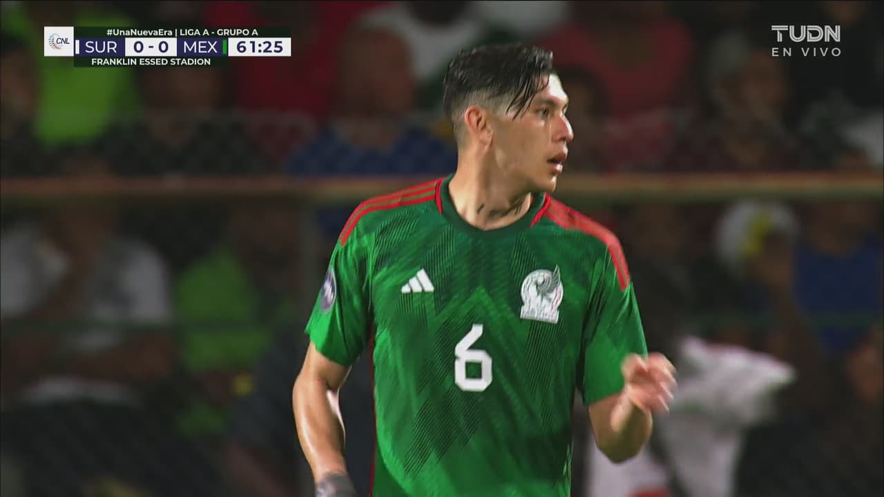 ¡Se queda cerca de marcar! Arteaga no pudo concretar de volea