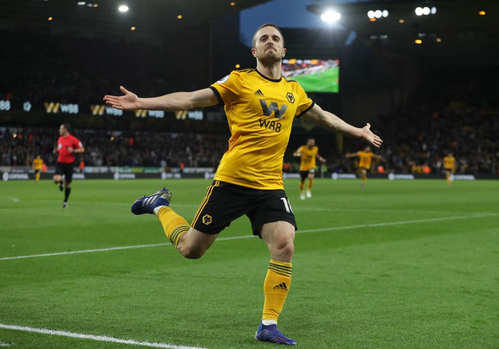 E instantes antes de que concluyera la primera mitad, uno de los cuatro portugueses en campo, el delantero Diogo Jota, ponía el 3-0 en el marcador, una diferencia lapidaria para el equipo londinense.