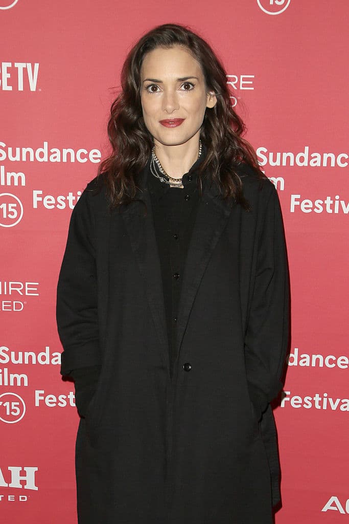 Bram Stoker's Dracula (1992) - En el año 1890, el joven abogado Jonathan Harker viaja a un castillo perdido de Transilvania, donde conoce al conde Drácula, que en 1462 perdió a su amor, Elisabeta.
<br>