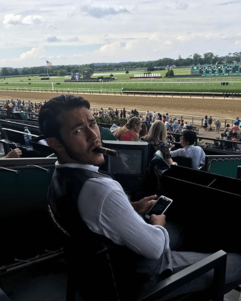 El chef de ascendencia italiana publicó una foto en Instagram junto con Katie.