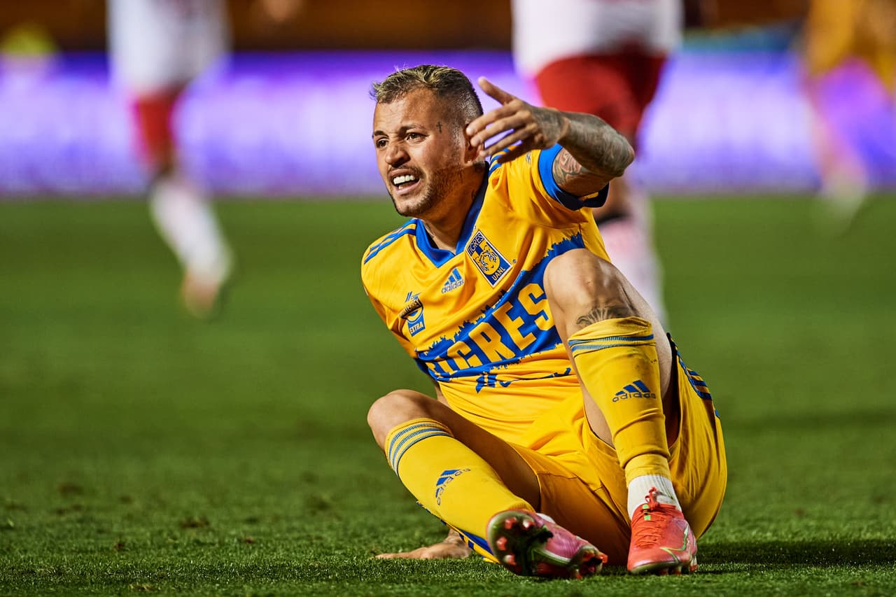 'Diente' López explota en redes tras saber que irá a la banca