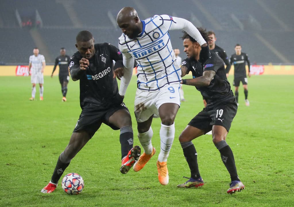 M’Gladbach cayó ante el Inter 3-2. Pléa (45+1’, 75’) marcó los goles para el cuadro alemán; Darmian (17’) y Lukaku (64’, 73’) hicieron los goles del conjunto de Conte. Nada está escrito en el cerrado Grupo B.