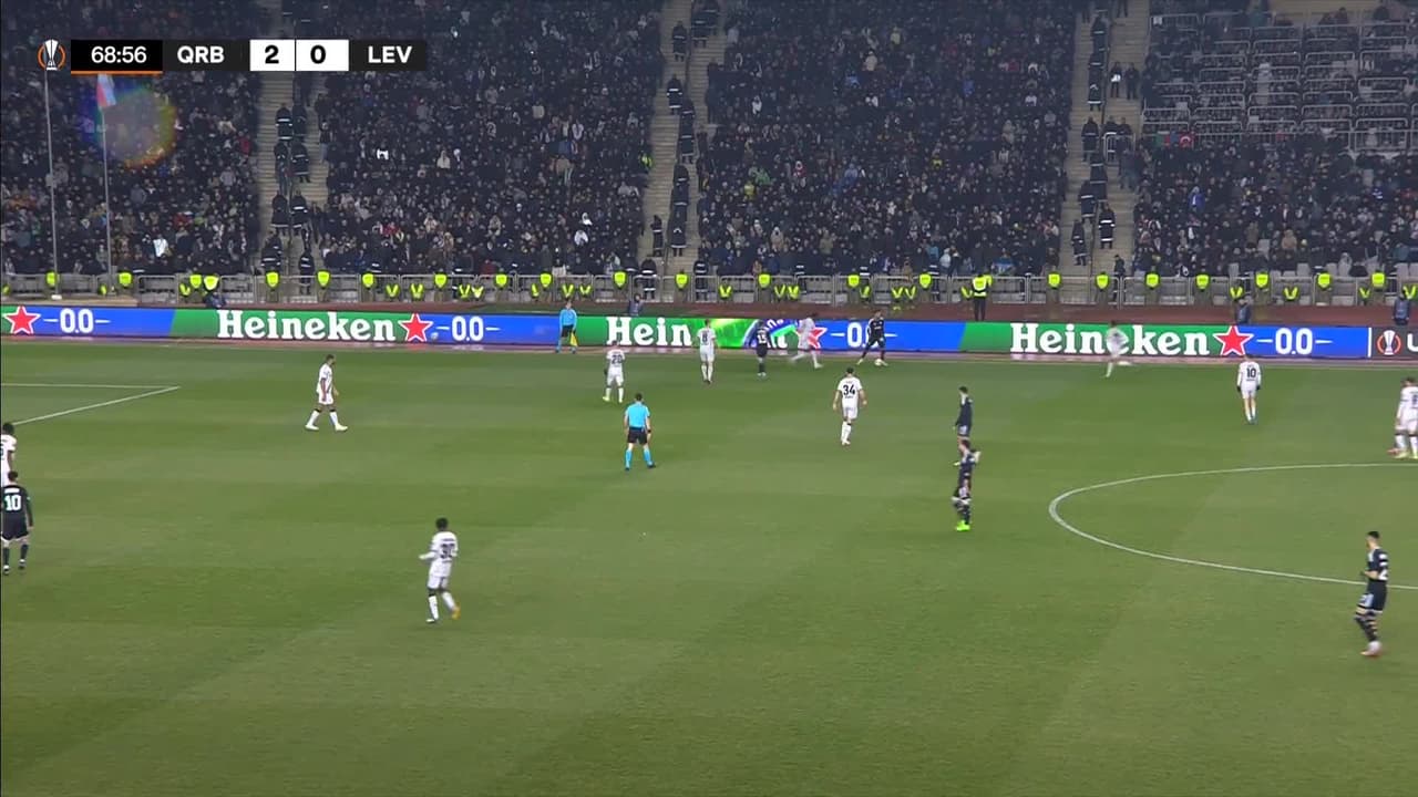 ¡GOL!  anota para Bayer 04 Leverkusen. Florian Wirtz