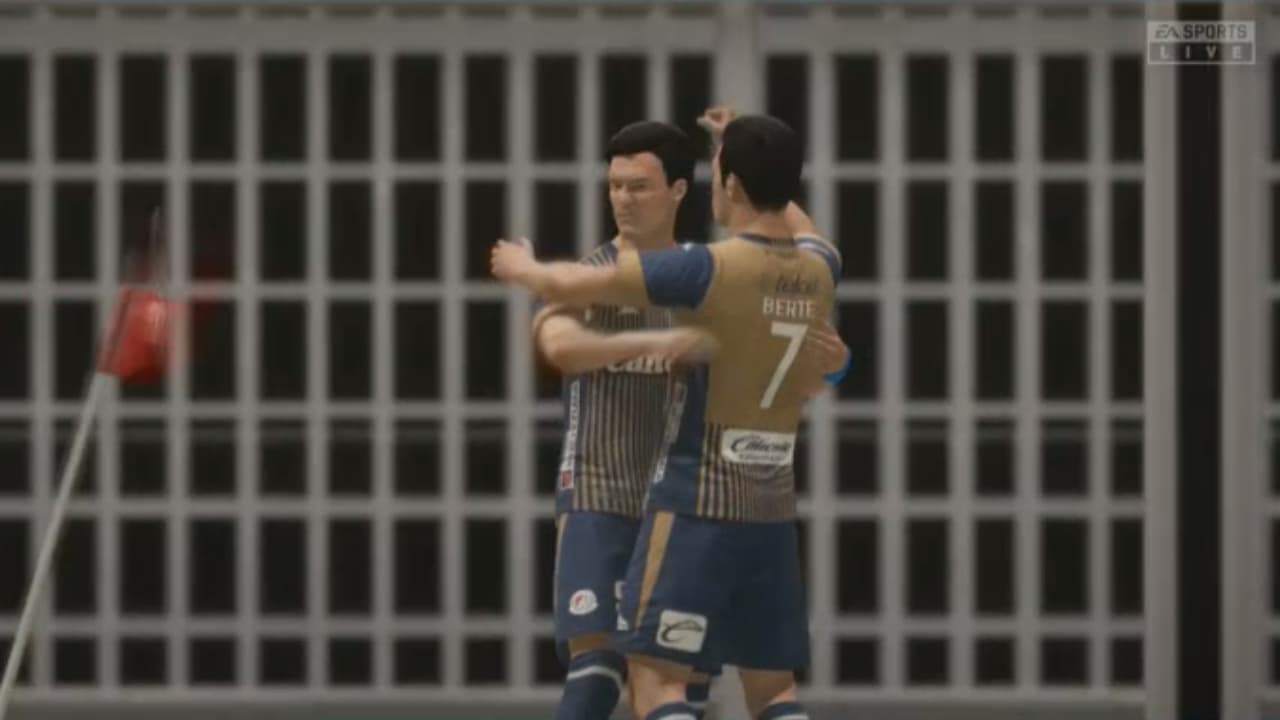 En el futbol virtual, Carlos Gutiérrez destrozó a Daniel Álvarez que terminó jugando con diez hombres.