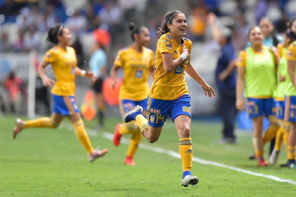 Lizbeth Ovalle de Tigres, con tan solo 20 años ya lleva acumulados 24 goles en 54 partidos disputados de la Liga MX Femenil y jugó la pasada final contra las Rayadas, donde quedaron en segundo lugar. Con un lugar en la selección mexicana, definitivamente es jugadora a seguir.