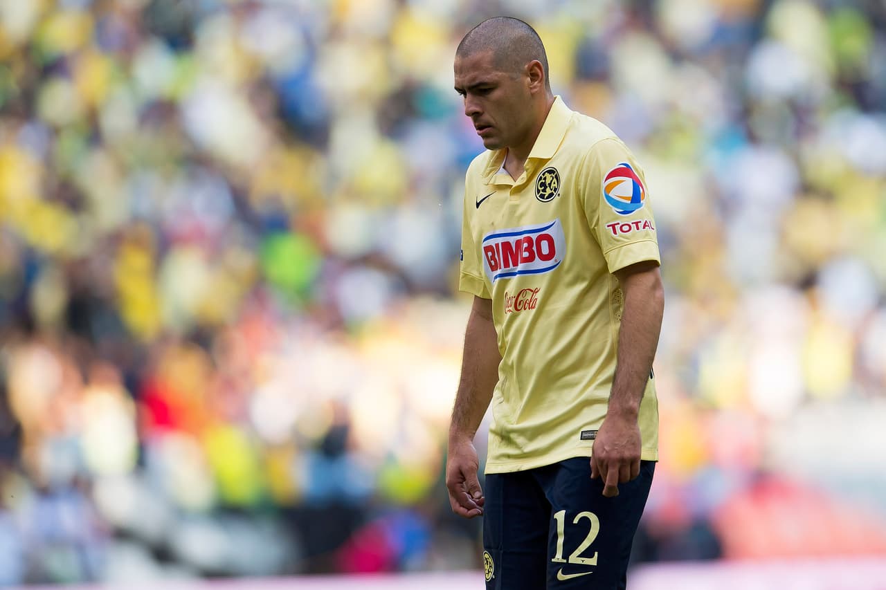 Por su parte Pablo Aguilar fue el que más veces se fue a bañar antes de tiempo con tres rojas en el Clausura 2015.