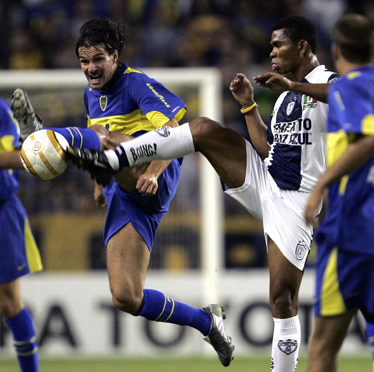 El Pachuca jugó la fase de grupos de la Libertadores 2005 contra Boca Juniors. Los hidalguenses vencieron 3-1 a los argentinos en el Estadio Hidalgo, pero fueron apaleados 4-0 en Buenos Aires.