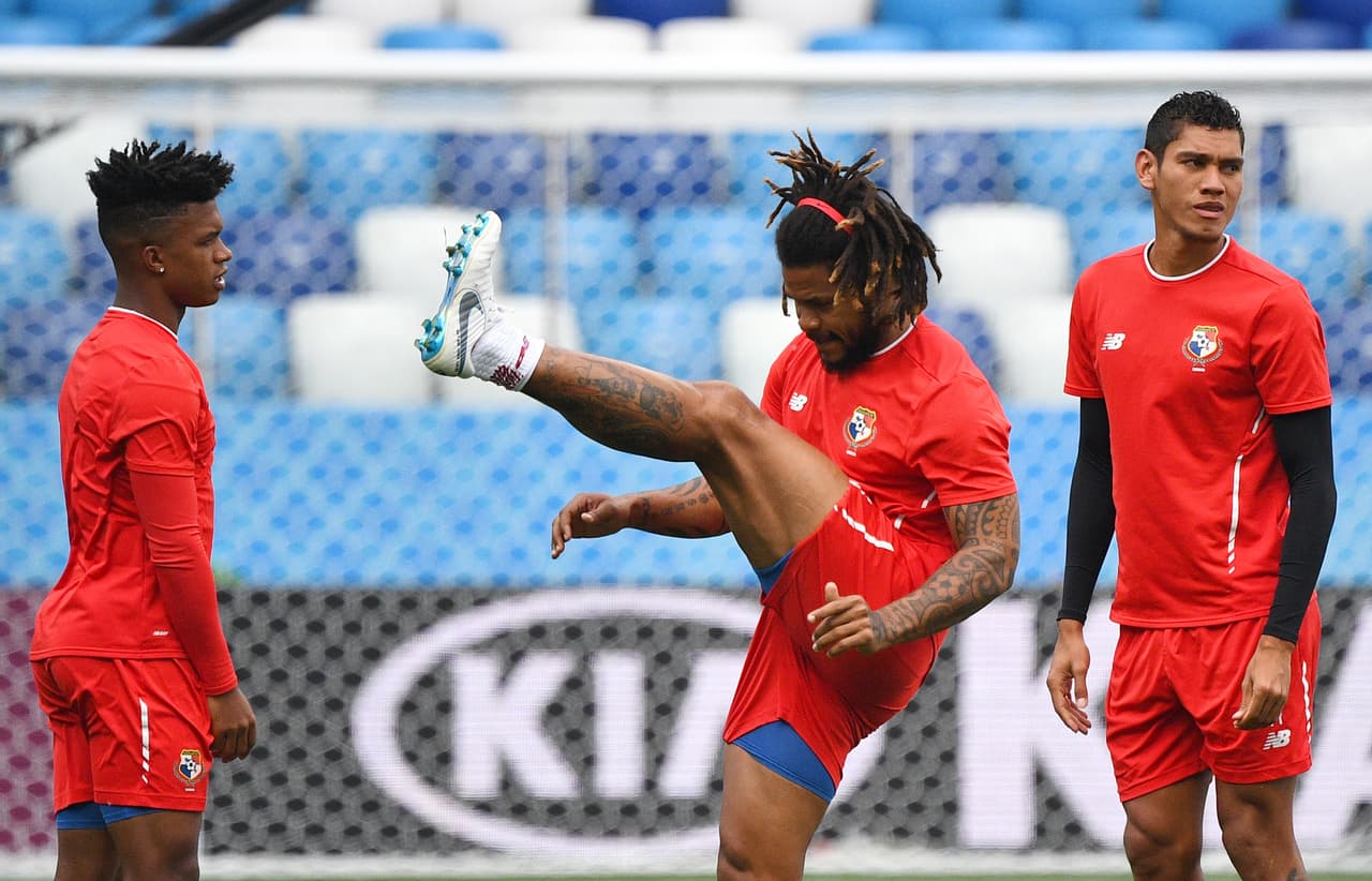 El capitán panameño Román Torres (centro) liderará la defensa central en el encuentro frente a los británicos, que será su número 110 a nivel internacional.