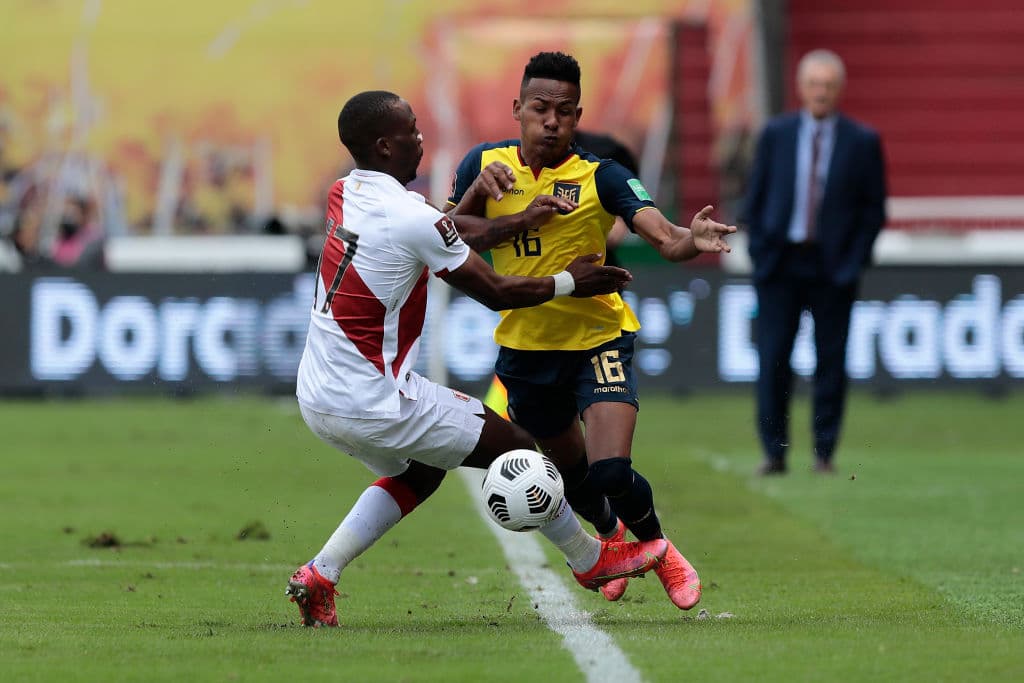 Luis Advíncula y Christian Cueva fueron los encargados de darle tres valiosos putos a Perú en su visita a Ecuador.