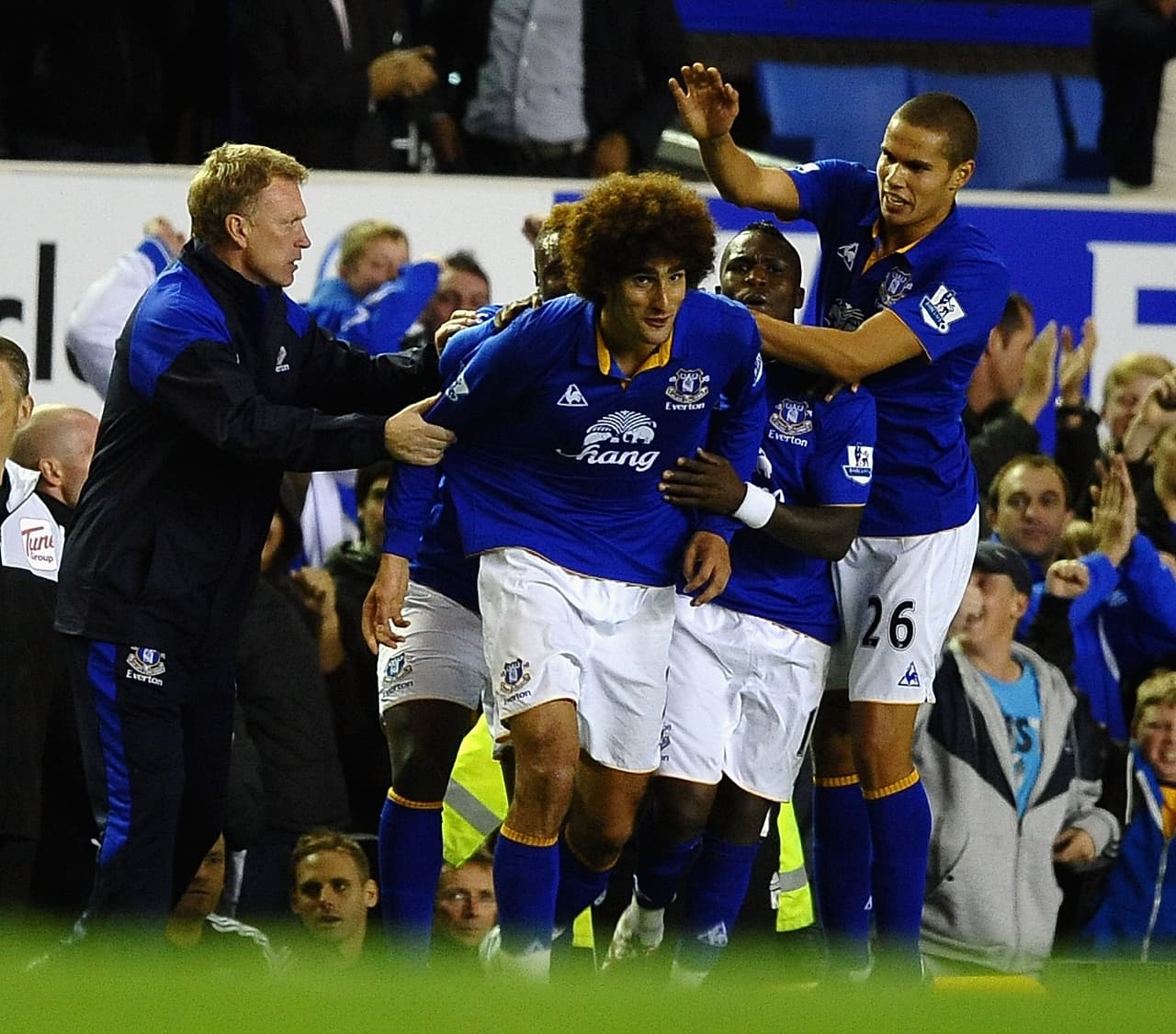 El éxito del Everton con Moyes le dio para contratar a Marouane Fellaini, su fichaje más costoso con 15 millones de euros, en un equipo que sacó talentos y tuvo un alto presupuesto.