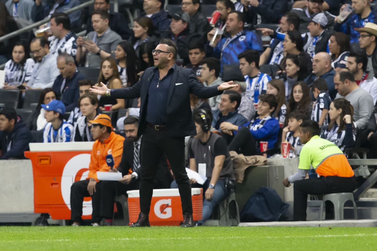 Un gol agónico de Ariel Nahuelpán le propicia el segundo descalabro en fila a Rayados en su propia casa.