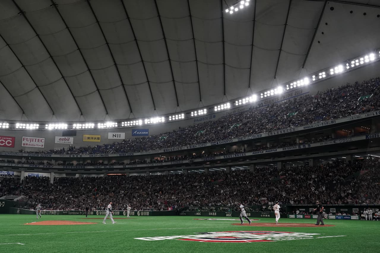 Este miércoles, en el Tokyo Dome, se dio inicio a una nueva temporada de la Major League Baseball (MLB) con el triunfo entre los Seattle Mariners y los Oakland Athletics por 9-7. Fue el primero de los dos juegos planeados en Japón en esa Serie Inaugural y la afición asiática respondió de la mejor manera.
