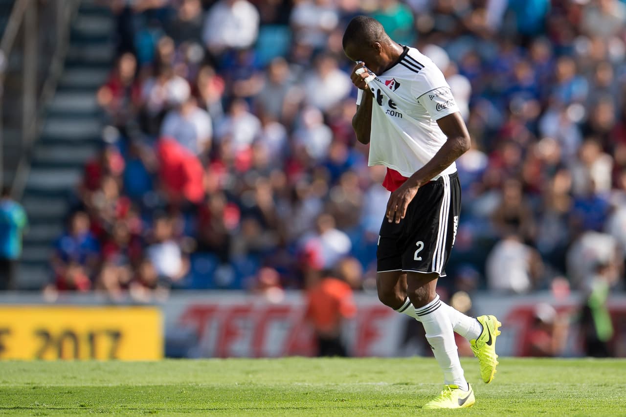 Action photo during the match Cruz Azul vs Atlas, Corresponding 5st round of the Torneo Apertura 2017 Liga BBVA Bancomer the MX, at Azul Stadium. Foto de accion durante el Partido Cruz Azul vs Atlas, Correspondiente a la Jornada 5 del Torneo Apertura 2017 de la Liga BBVA Bancomer MX, en el Estadio Azul, en la foto: Stiven Jaine Barreiro se va expulsado del partiso de Atlas 19/08/2017/MEXSPORT/Osvaldo Aguilar