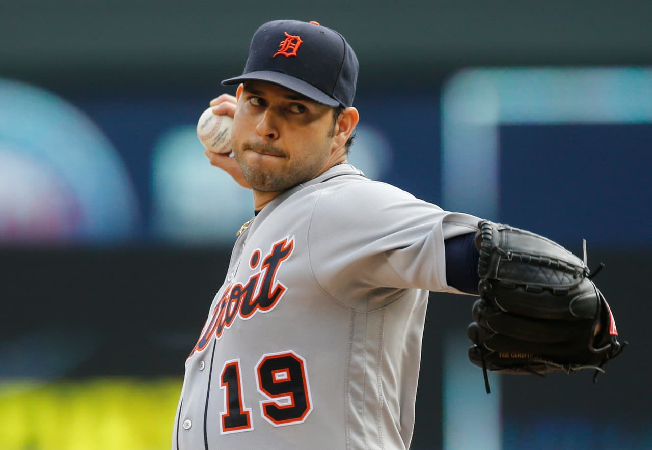 Aníbal Sánchez de los Tigres de Detroit lanza ante los Mellizos de Minnesota, el jueves 22 de septiembre de 2016. (AP Foto/Jim Mone)