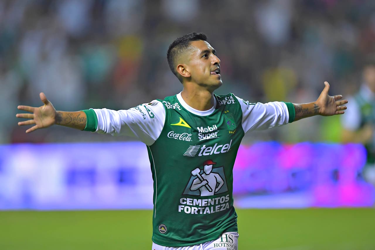 Al interior de las Águilas también estarían pensando en un mediocampista por izquierda y la rumorología del fútbol coloca en esa posición a Elías Hernández de tan buenas campañas con el León.