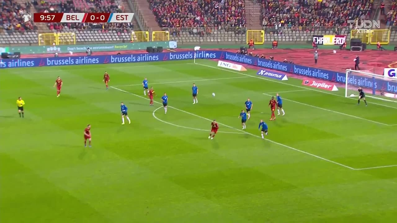 ¿El del Mundial? Benteke pone el 1-0 de Bélgica sobre Estonia