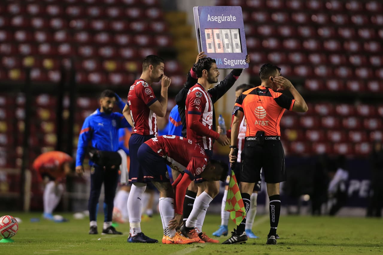 Chivas sigue sin ganar en el Apertura 2022 pese a los goles de Pérez-Bouquet y Alexis Vega, suma 4 empates y dejó ir una gran oportunidad para salir del irregular bache, mientras que los Gallos Blancos tampoco lograron salir del fondo de la tabla general.