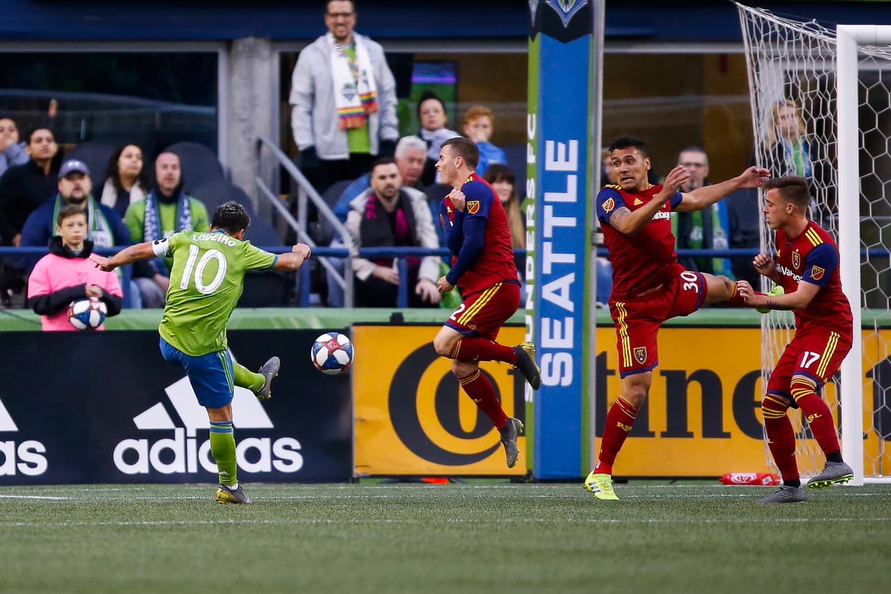 El espectacular golazo de volea de Nico Lodeiro se lleva los honores al Gol de la Semana