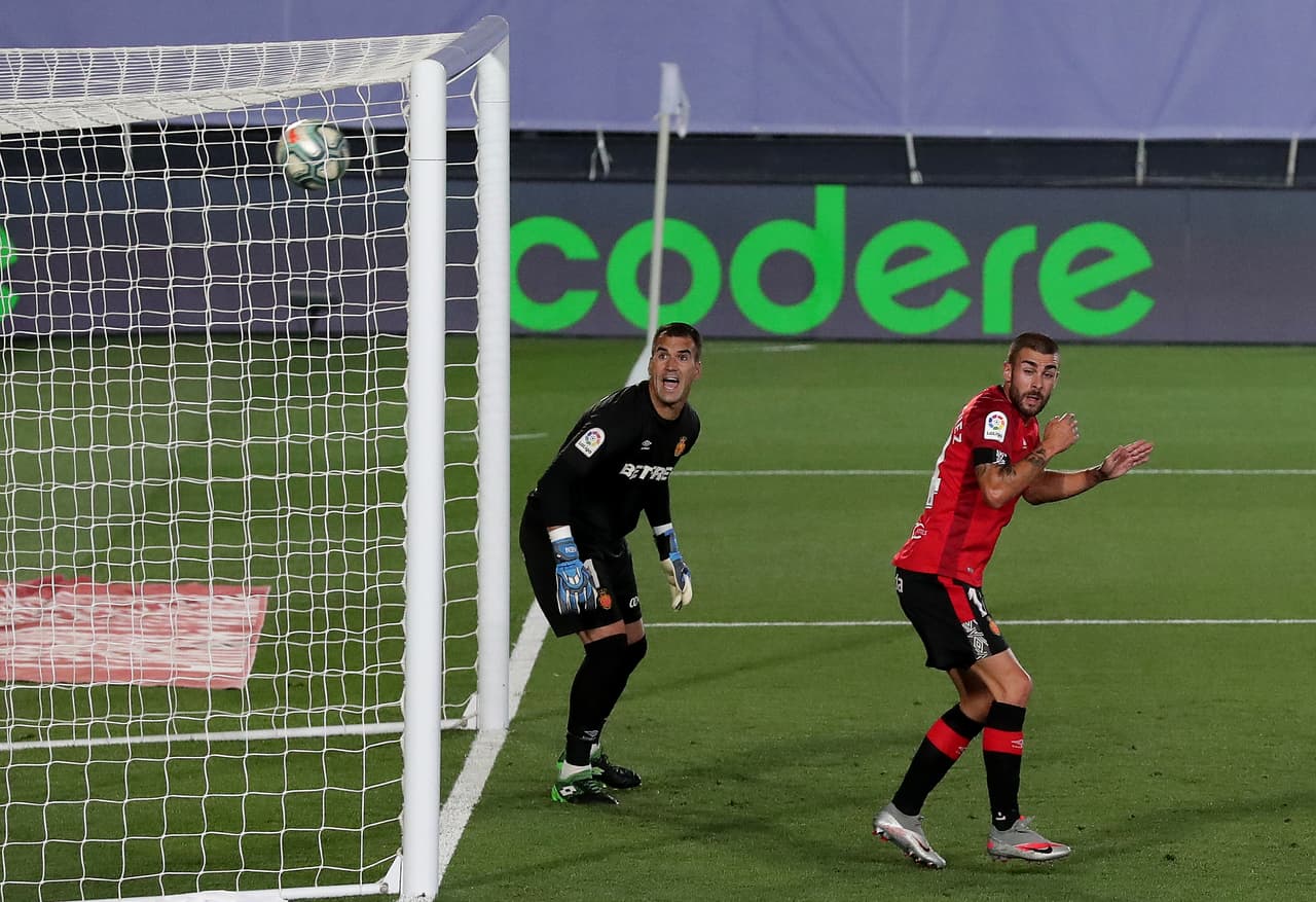 Manolo Reina de Mallorca se quedó parado y pasmado al observar cómo entraba el remate de Sergio Ramos en el ángulo.
