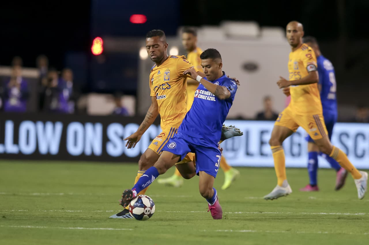 Se equilibra la posesión del esférico durante los primeros veinte minutos de la segunda mitad.