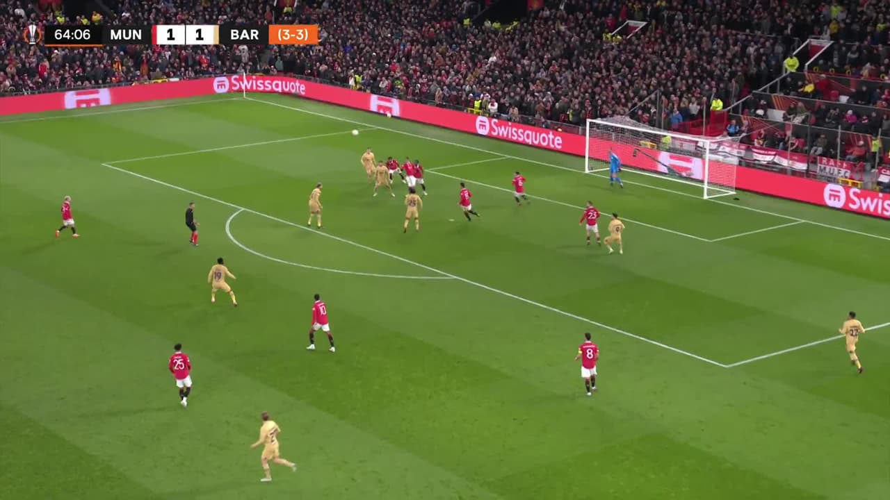 ¡TIRO ATAJADO! disparo por Franck Kessie.