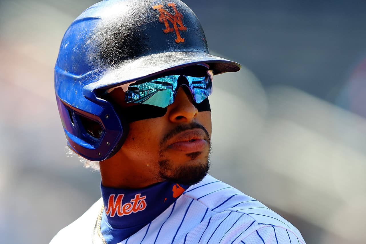 Jugadas después, Francisco Lindor se colocó con bat en mano, pero ya que los Mets contaban con dos bases ocupadas y un out, los Marlins decidieron darle el 'pasaporte' para no correr riesgos.