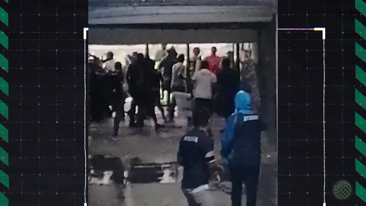 Aficionados de Cruz Azul se enfrentaron con la policía en el Azteca