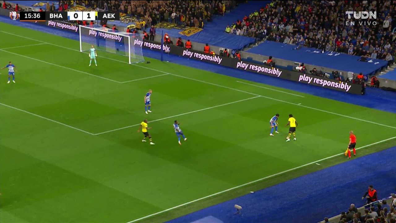 ¡TIRO ATAJADO! disparo por Orbelín Pineda.