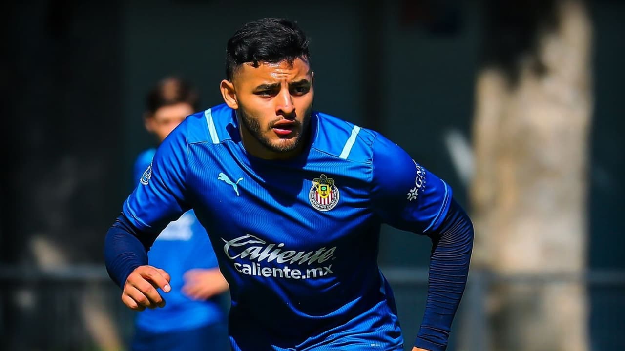 Alexis Vega regresa a entrenar al parejo con Chivas