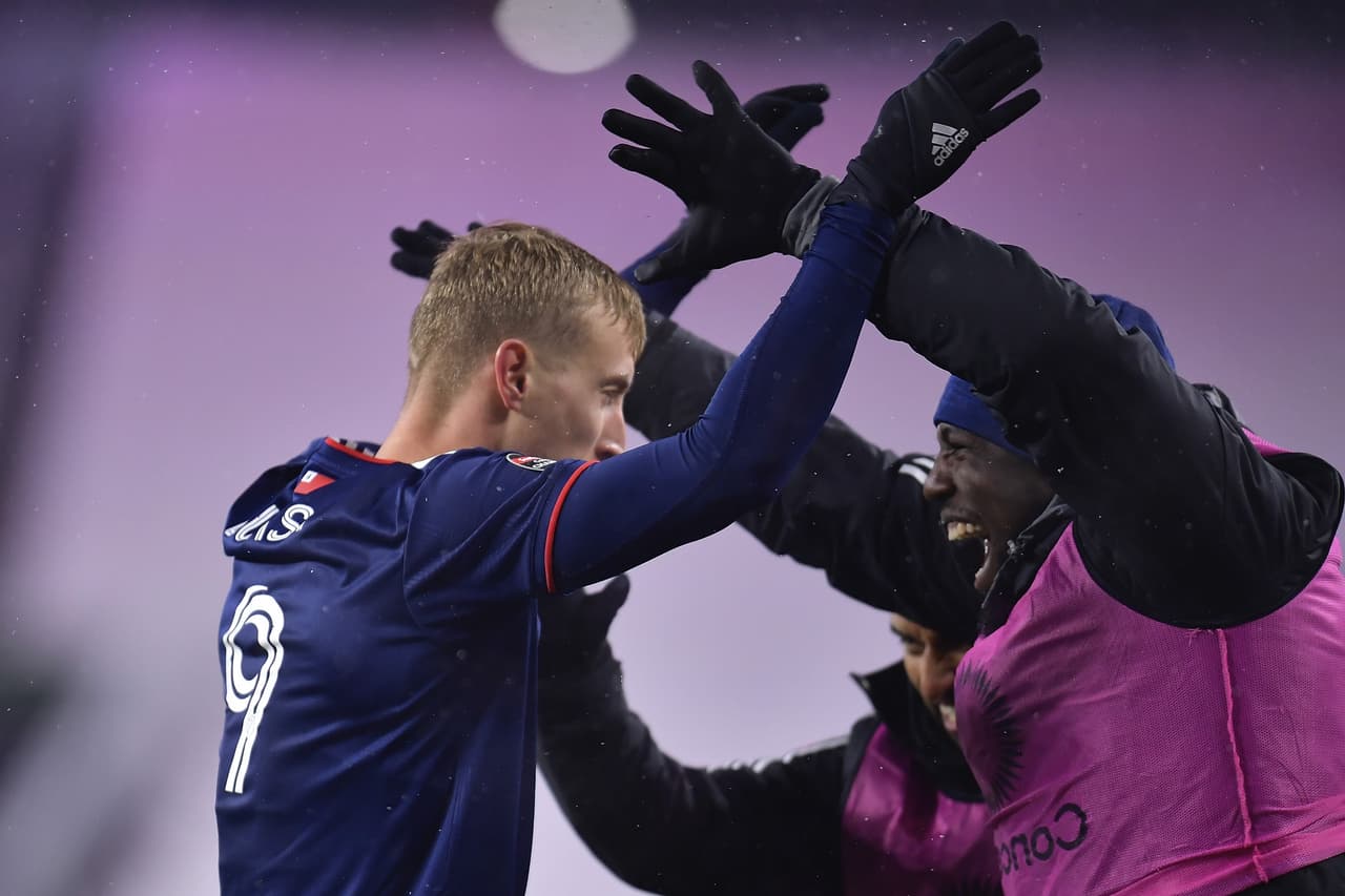 New England Revolution fue muy superior a los Pumas y se impuso gracias a un doblete de Adam Buksa y otro tanto de Sebastian Lletget.