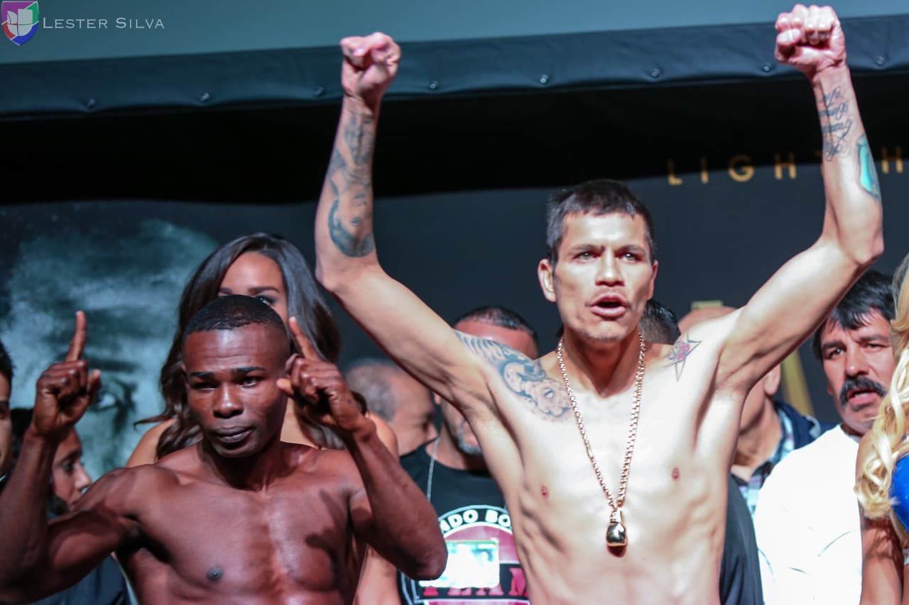 Tampoco el cubano Guillermo Rigondeaux y el mexicano Moisés Flores tuvieron problemas con la romana previo a su combate por los títulos de la AMB e IBO de peso supergallo.