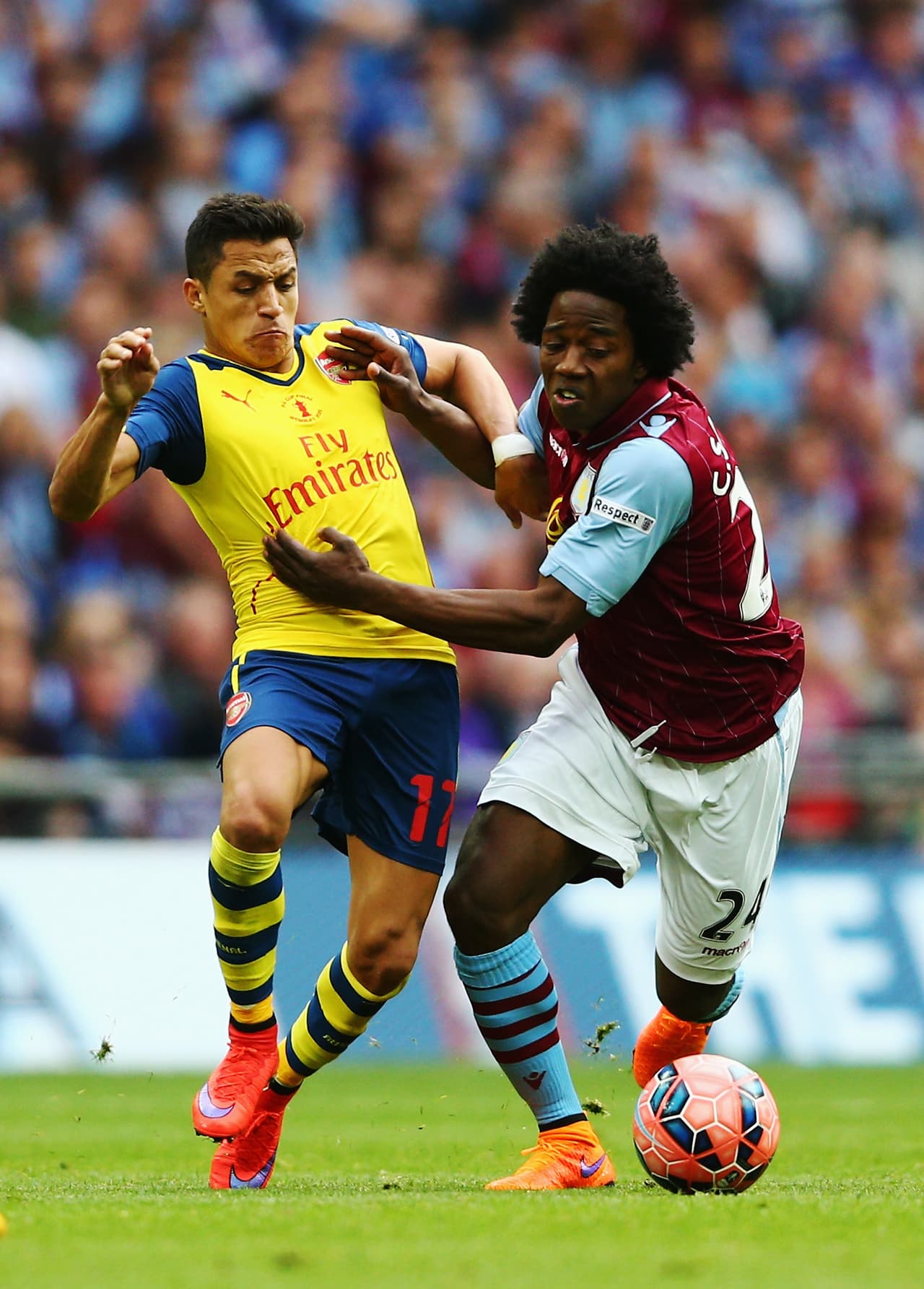 Los Gunners destrozaron al Aston Villa para alzar la Copa de Inglaterra.