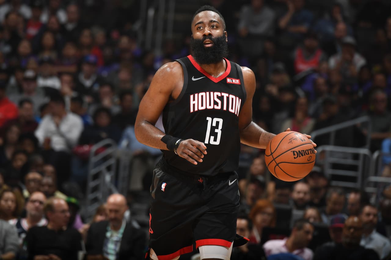 Rockets 135-103 Clippers: James Harden y Chris Paul lideraron este triunfo de Houston en su visita al Staples Center. Entre los dos lograron 60 puntos, casi la mitad de los de su equipo. En la recta final a los playoffs siguen en gran nivel.