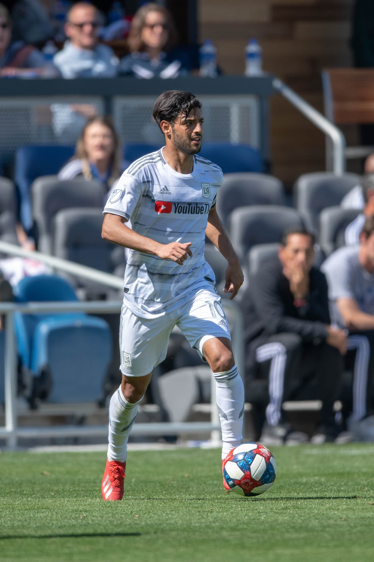 LAFC suma y sigue. Con un gol y una asistencia, Carlos Vela anotó su nombre en el impactante triunfo del conjunto californiano.