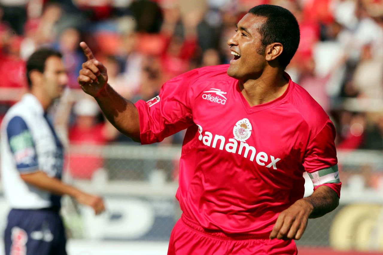 Conquistó la liga mexicana en el Apertura 2005 y en el Apertura 2008, además de un título de Campeón de Campeones en 2006.