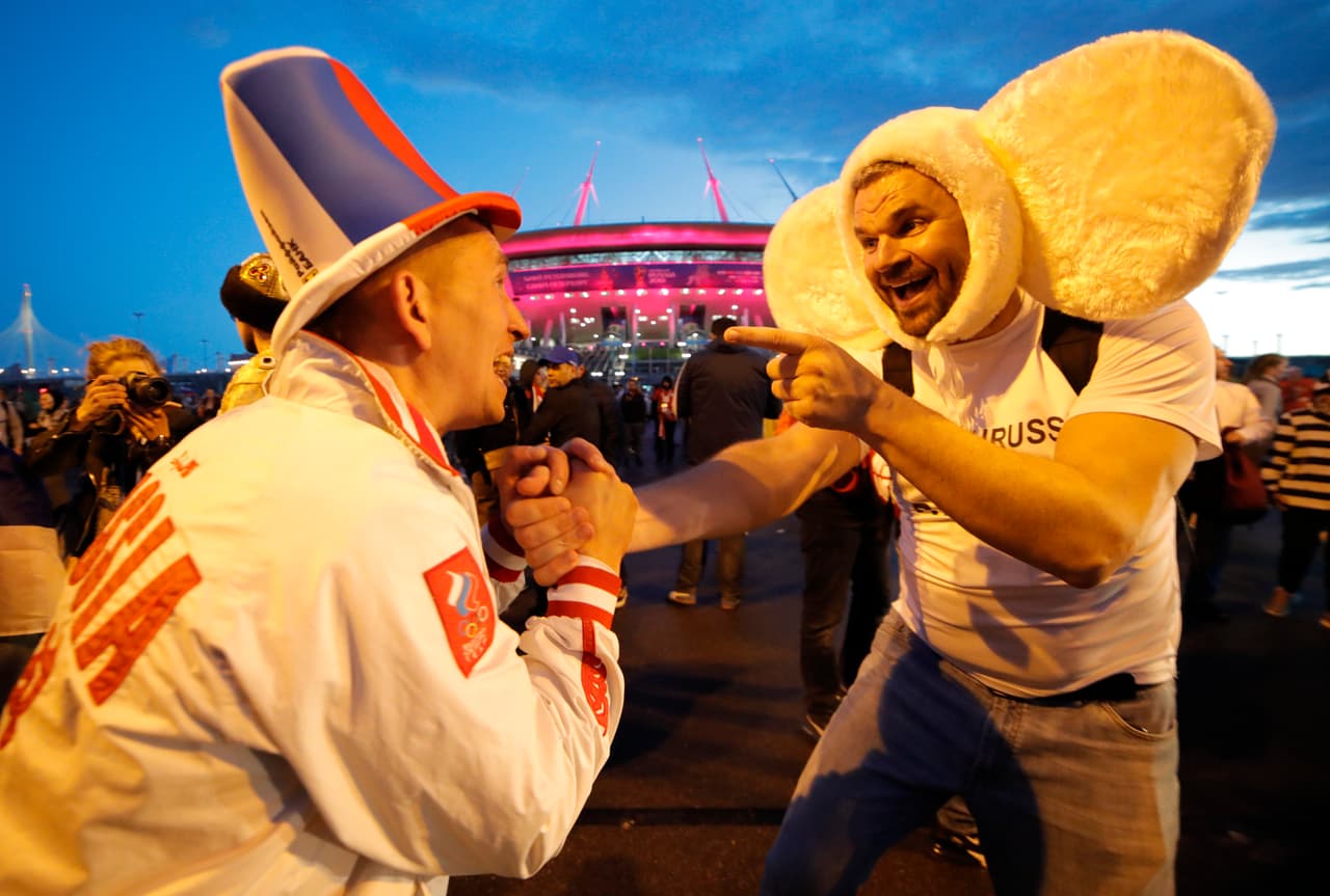 De todos los rincones del país más grande del mundo, la afición festejó a las afueras de la ciudad de San Petersburgo, y vaya que los rusos saben festejar a lo grande.