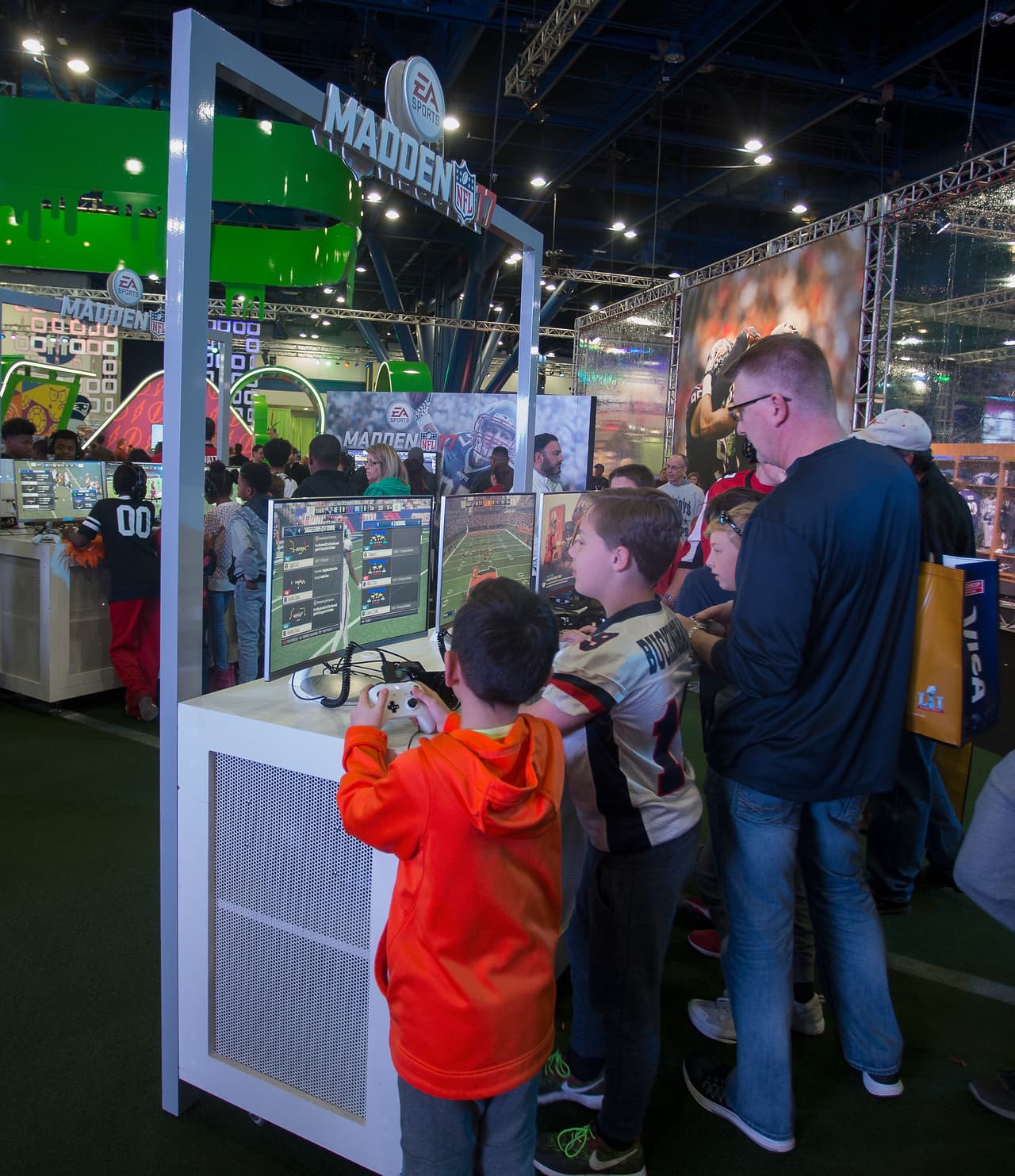 Los seguidores también puede disfrutar de videojuegos en los que pueden tener su propio Super Bowl.