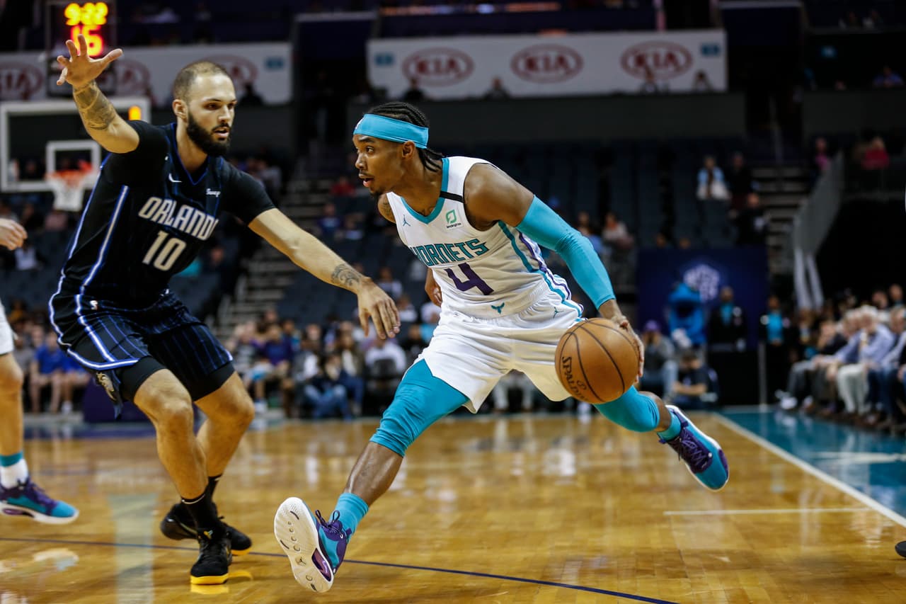Orlando Magic venció a los Charlotte Hornets 112-100, con 22 puntos de Nikola Vucevic.